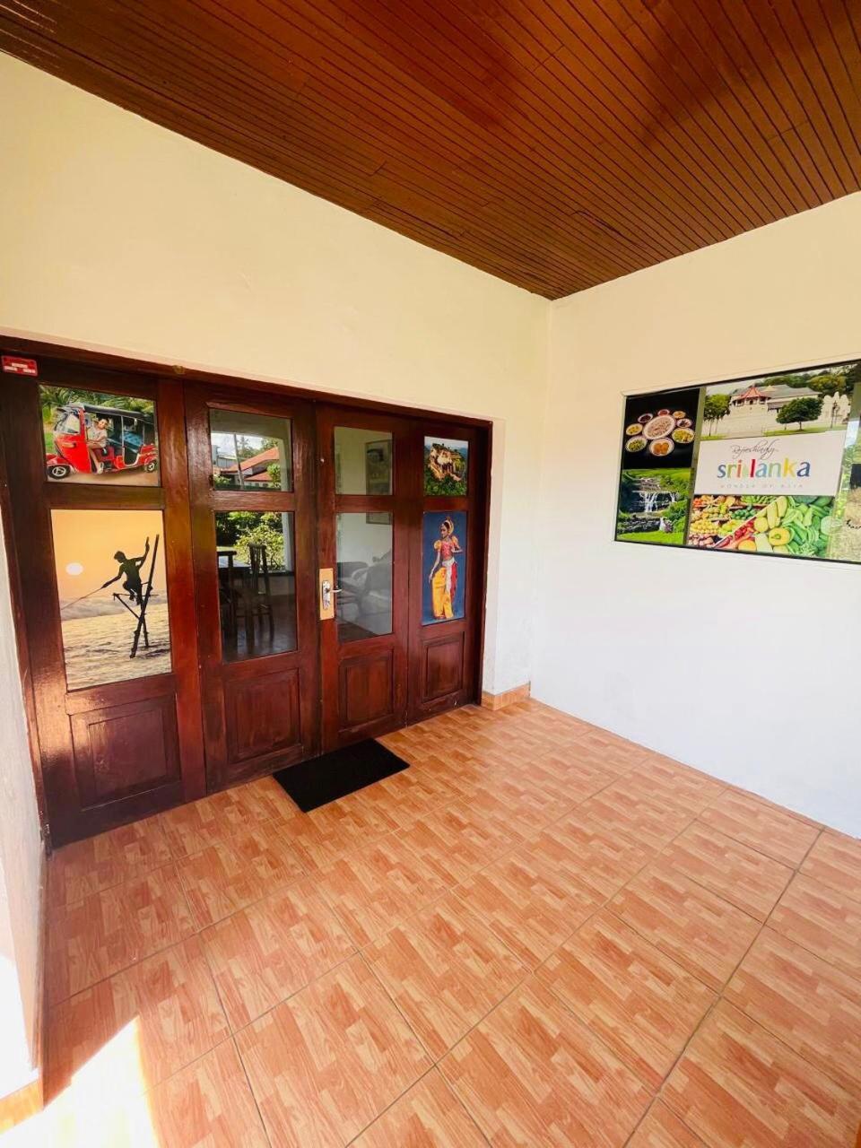 Hotel The Beez Negombo Esterno foto