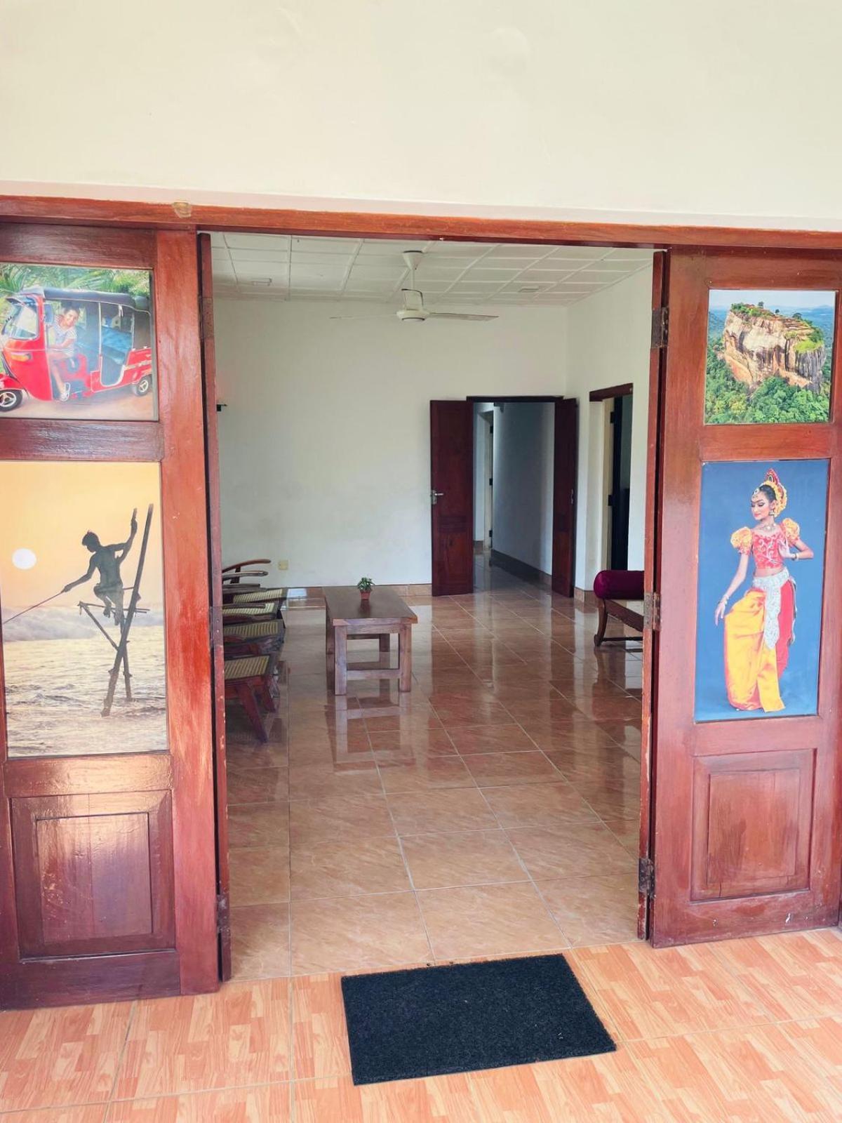 Hotel The Beez Negombo Esterno foto