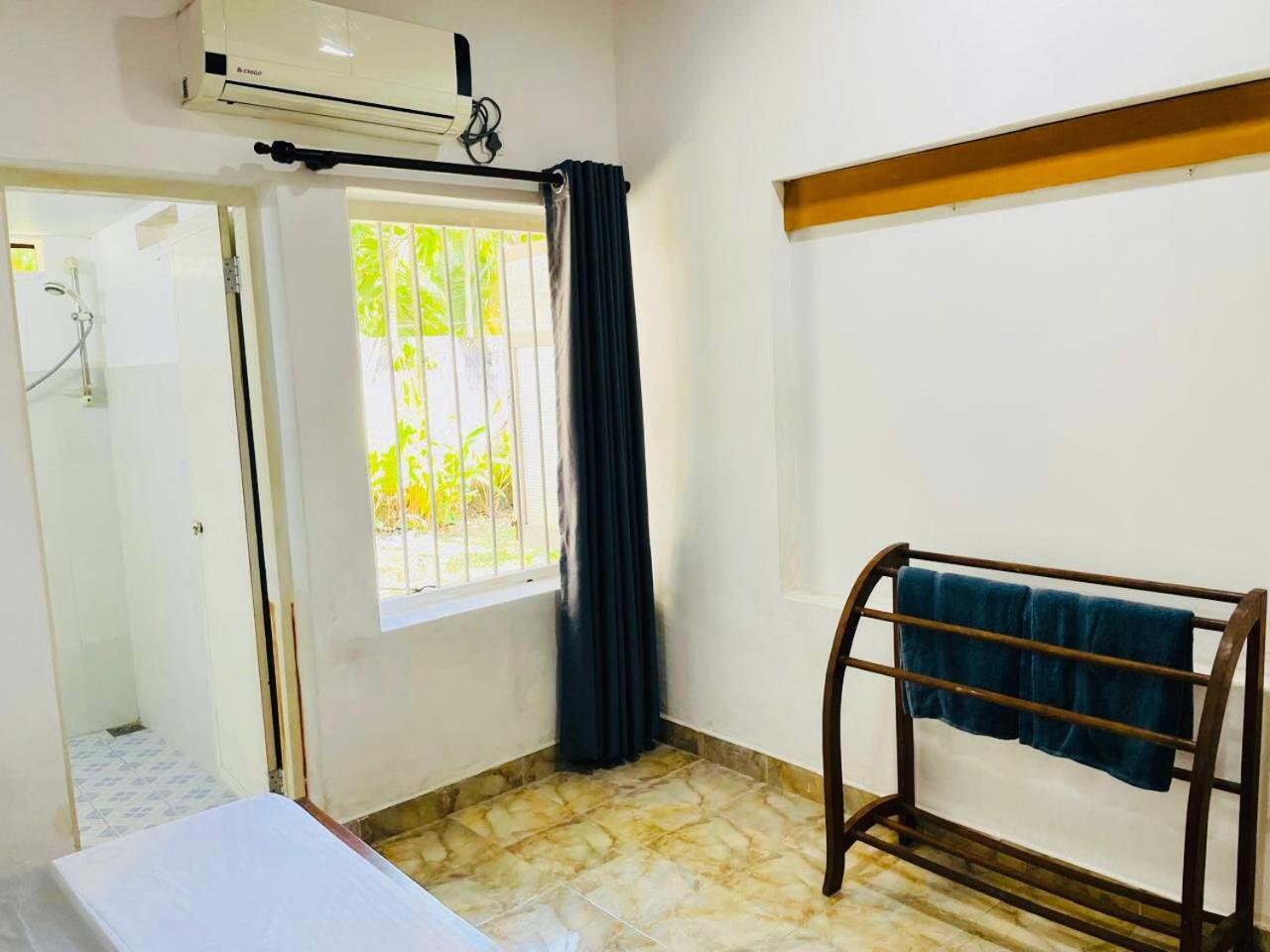Hotel The Beez Negombo Esterno foto